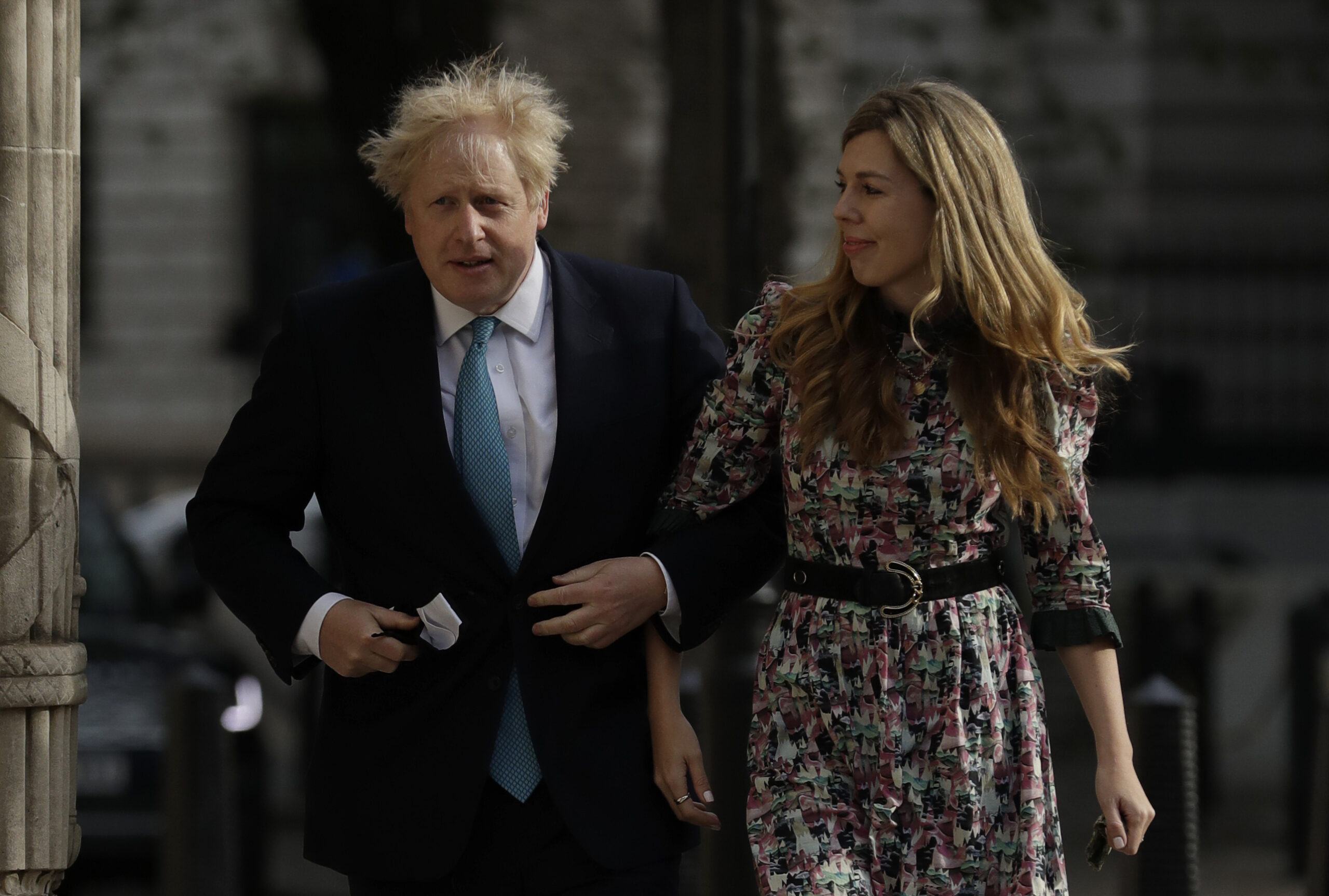 Chi è la moglie di Boris Johnson, Carrie Symonds le foto dellabito noleggiato per il matrimonio segreto Immagine