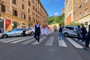 Testaccio, la processione fa il giro del Rione: folla ed emozioni per la Madonna