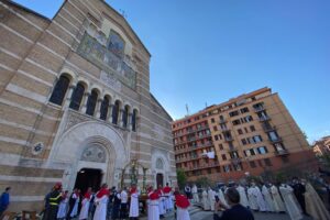 Testaccio, la processione fa il giro del Rione: folla ed emozioni per la Madonna