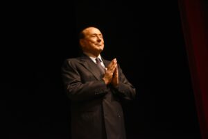 Il processo Ruby ter va avanti, Berlusconi sotto tiro nonostante le precarie condizioni di salute