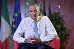 “Giustizia, processi più veloci o il Paese non crescerà mai”, parla Carlo Cottarelli