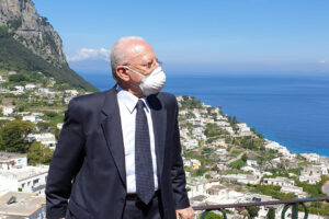 Vincenzo De Luca esulta: “Capri covid-free, Napoli e Campania entro luglio”