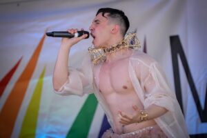 Chi è Vergo, il cantante attaccato da “Libero” sul Milano Pride e il ddl Zan