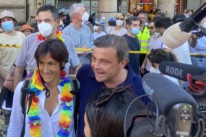 Carlo Calenda e Annalisa Scarnera al Pride2021