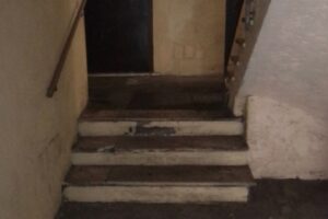 Testaccio, disabili bloccati in casa per una rampa di scale