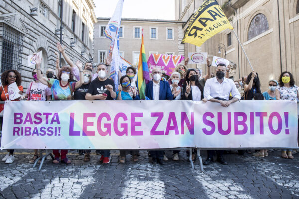 Foto Roberto Monaldo / LaPresse
15-06-2021 Roma
Politica
Manifestazione delle associazioni Lgbt in sostegno della legge Zan
Nella foto Elio Vito, Monica Cirinnà, Alessandra Maiorino, Alessandro Zan

Photo Roberto Monaldo / LaPresse 
15-06-2021 Rome (Italy) 
Demonstration of LGBT associations to ask for approval  of the Zan law  
In the pic Elio Vito, Monica Cirinnà, Alessandra Maiorino, Alessandro Zan