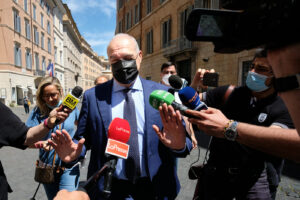 Chi è Enrico Michetti, candidato sindaco a Roma: avvocato e ‘tribuno’ delle radio collezionista di gaffe