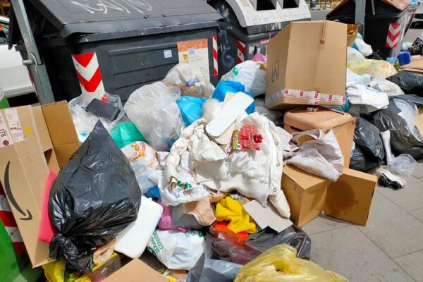 Emergenza rifiuti, il sindaco di Albano Borelli contro Raggi: “La denuncio”
