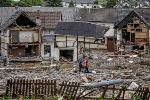 Disastro maltempo in Germania, almeno 58 morti e decine di dispersi: in 200mila senza elettricità