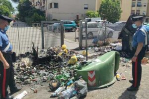 Emergenza rifiuti, un’altra notte di incendi a Tor Bella Monaca