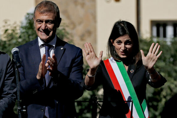 Raggi ‘imbarca’ Pecoraro Scanio, l’ex ministro verde a sostegno della sindaca dell’emergenza rifiuti