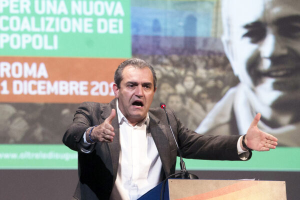 De Magistris si traveste da Salvini e ‘condanna’ Morisi per qualche voto in più