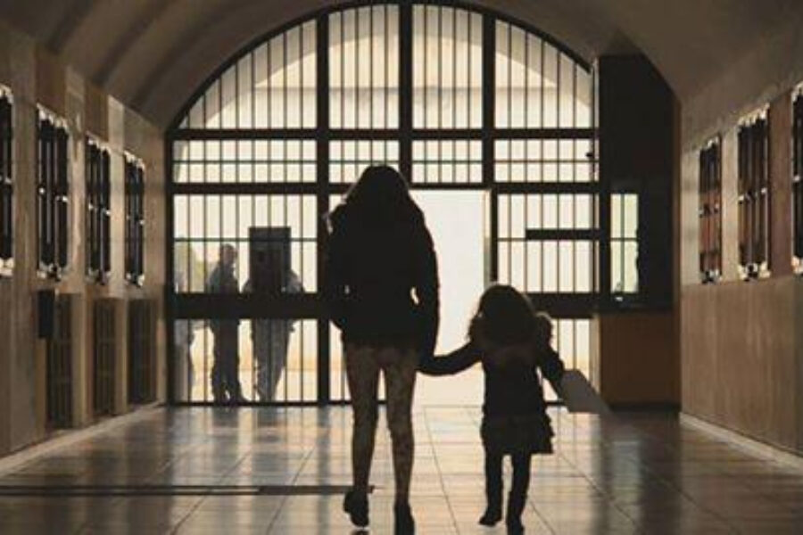 Cartabia non vuole bambini in carcere, ma in Campania ce ne sono 11 dietro le sbarre