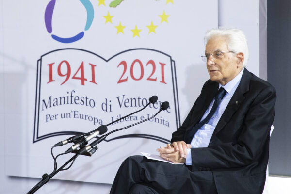 Mattarella: “Sovranità sì, ma condivisa per zittire in nemici dell’Ue”