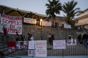 Solidarietà per Mimmo Lucano: un sit-in e parte la raccolta fondi