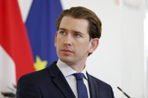 Kurz indagato, il cancelliere austriaco nei guai per i sondaggi falsi pagati con soldi pubblici