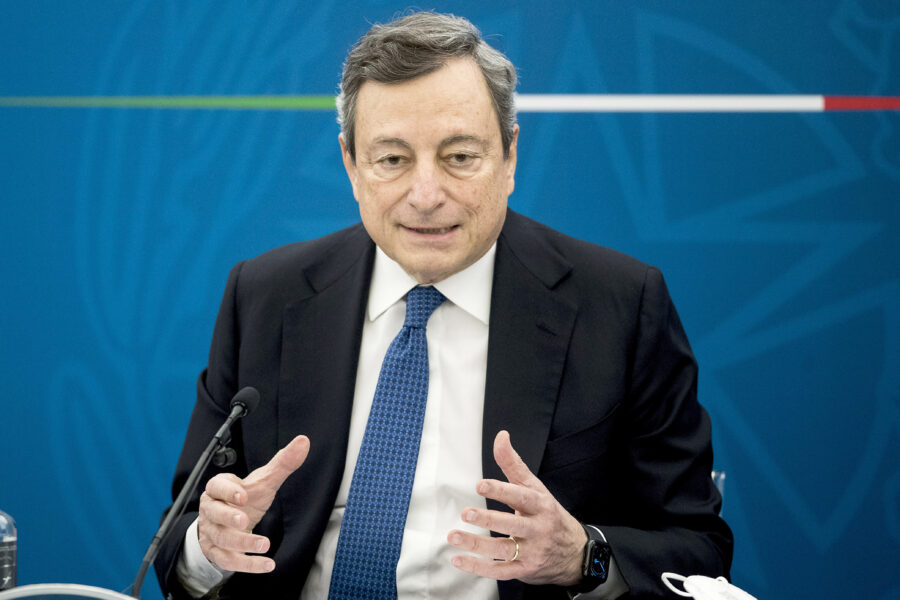 Manovra, Draghi non vuole sedersi al tavolo dei partiti e tira dritto