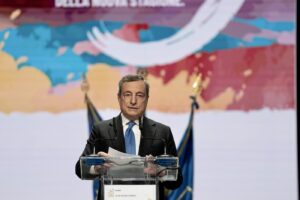 I sindaci si schierano con Draghi, applausi e speranze per il Pnrr