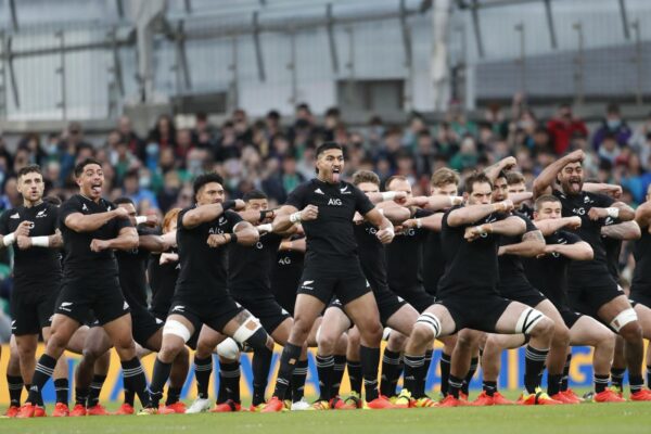 Haka vietata ai no-vax, la tribù Maori contro la strumentalizzazione del celebre rituale