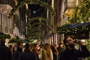 Regioni in zona gialla e arancione a Natale, quali rischiano il lockdown ‘soft’ durante le feste