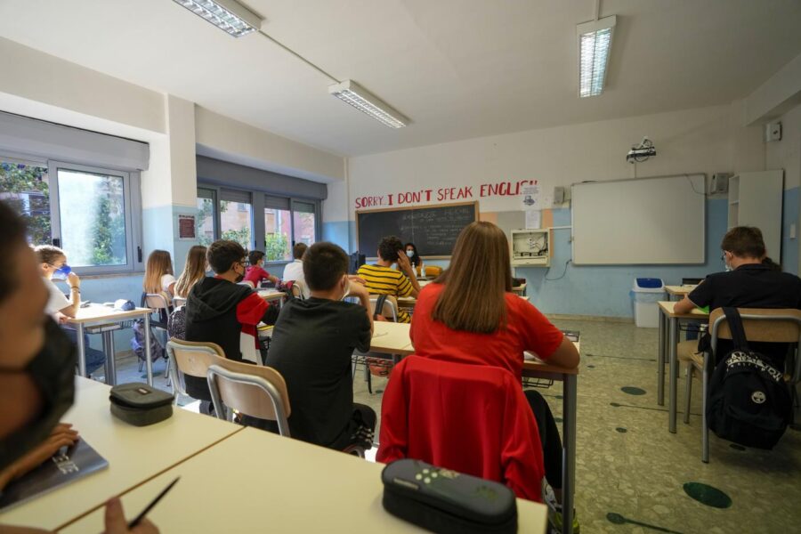 “Rinviamo il ritorno in classe, Dad per 2 settimane”, l’appello di 1.500 presidi contro Omicron