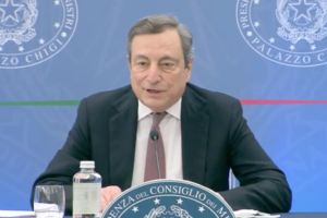 Draghi: “Dad crea diseguaglianze, non possiamo chiudere scuole e vedere giovani in pizzeria”