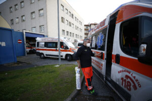 Foto Cecilia Fabiano/ LaPresse 
03 Novembre  2020 Roma (Italia)
Cronaca  : 
Gli operatori sanitari combattono con l’emergenza covid che sovraccarica le strutture di Pronto Soccorso
Nella Foto : il pronto Soccorso del San Filippo Neri 
Photo Cecilia Fabiano/LaPresse
November 03 , 2020  Roma (Italy) 
News :
Health workers are fighting with the Covid emergency that overloads the emergency room facilities
In The Pic : the Emergency of San Filippo Neri Hospital