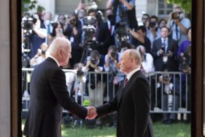 Gas russo, Biden tende la mano ma l’Europa è nella morsa di Putin