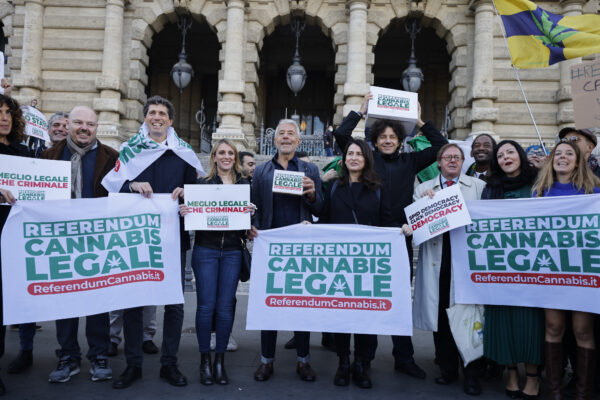 Referendum cannabis, tutte le ragioni per dire Sì