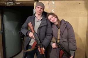 Matrimonio durante l’invasione russa, gli sposini ucraini: “Volevamo stare insieme perché potremmo morire”