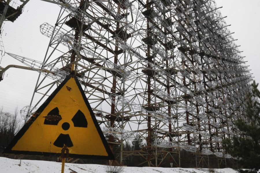 Chernobyl “non comunica”, la centrale nucleare isolata dai russi: l’allarme (rientrato) di fuga radioattiva
