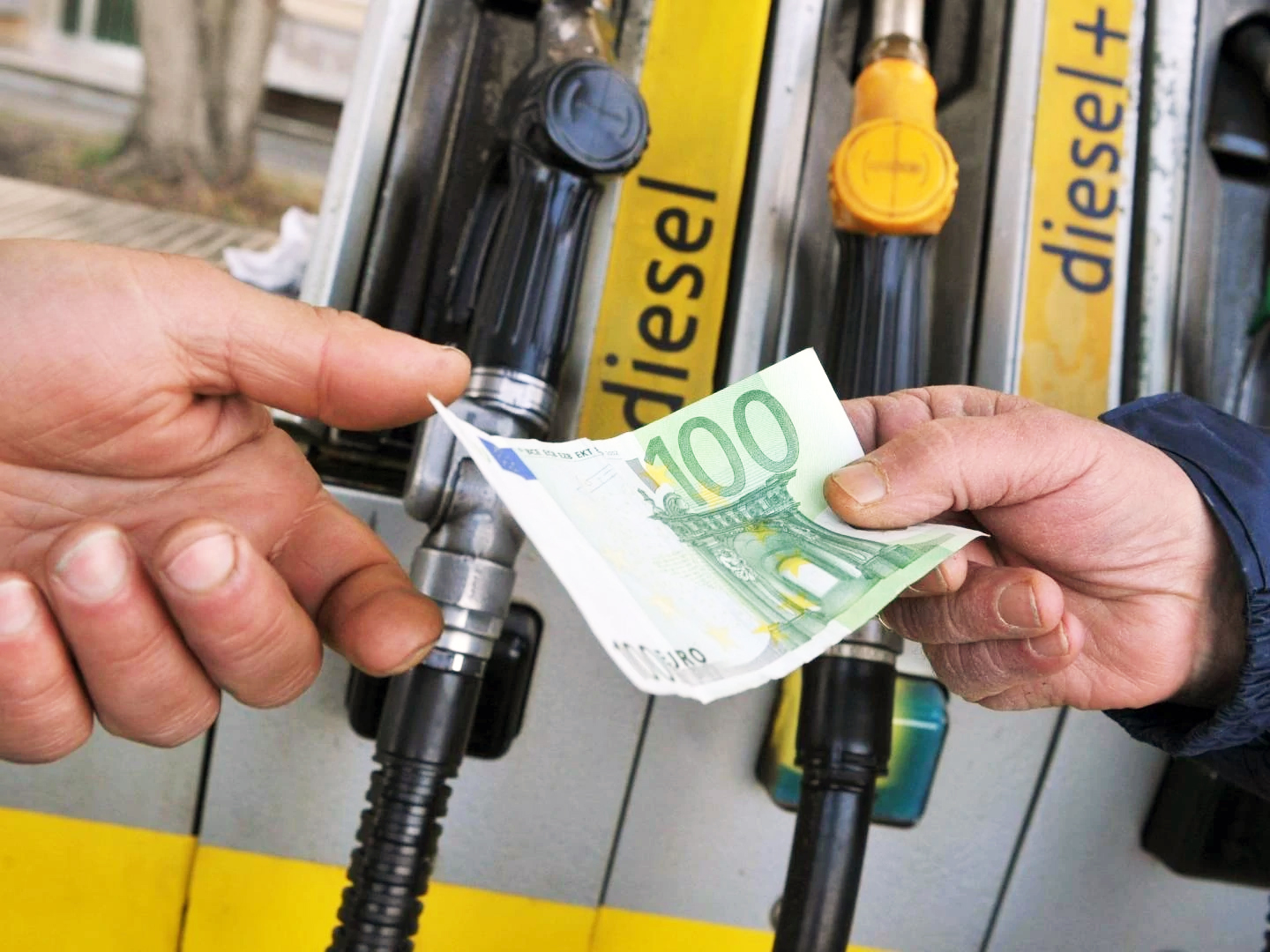 Buoni Benzina Card - 200€ di carburante detraibili per i dipendenti!