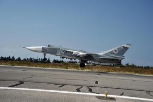 Perché la Russia non riesce a conquistare ‘dal cielo’ l’Ucraina: le difficoltà dei jet di Mosca tra scarsa preparazione e dotazioni ridotte