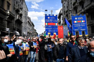 Le polemiche sul 25 Aprile: viva i partigiani e abbasso i pacifisti, ecco il manifesto dei nuovi moderati