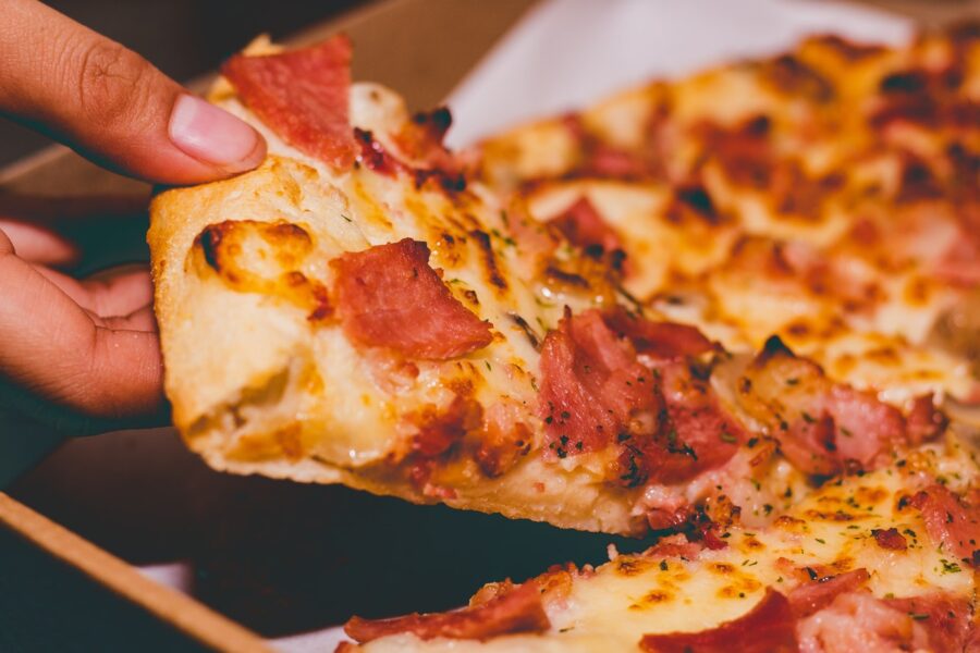 Mangia pizza surgelata Buitoni, 12enne finisce in stato vegetativo. Nestlé precisa: “Non le vendiamo in Italia”