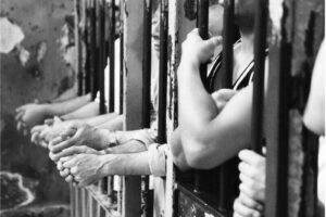 Le carceri, unità di misura della dignità di una democrazia