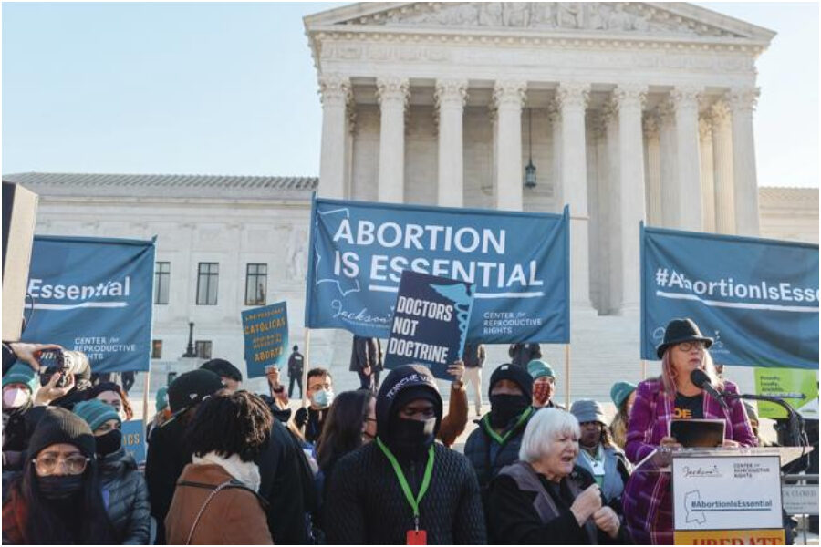 Aborto, negli Usa la Corte Suprema pronta ad annullare il diritto: e si torna al Medioevo