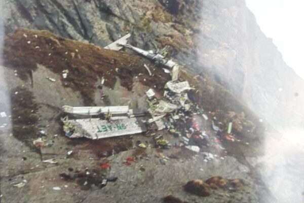 Aereo sparito dai radar, ritrovato il relitto: “A bordo 22 persone, andavano a fare trekking”
