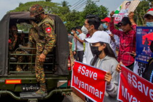 Basta clemenza Birmania, riapre il patibolo a Myanmar: ricordate la suora in ginocchio davanti alla polizia?