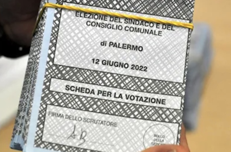 Elezioni, a Palermo caos e seggi chiusi per l’assenza dei presidenti: urne aperte con maxi ritardi