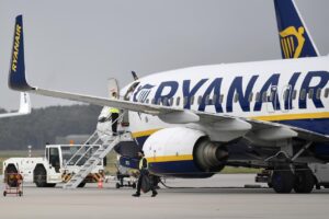 Ryanair taglia Sicilia e Sardegna: “Decreto governo è stupido, così voli interni costeranno di più”