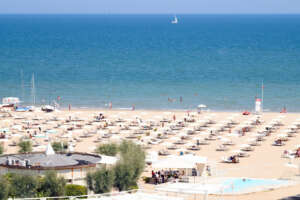 Foto LaPresse – Massimo Paolone
14 agosto 2020 Rimini (Italia)
Cronaca
Stagione balneare 2020 in Romagna con le strutture ricettive organizzate per l’emergenza coronavirus Covid 19
Nella foto: il lungomare di Rimini

Photo LaPresse – Massimo Paolone
14 August 2020, Rimini (Italy)
2020 bathing season in Romagna with the accommodation facilities organized for the Covid 19 coronavirus emergency
In the pic: the Rimini seafront