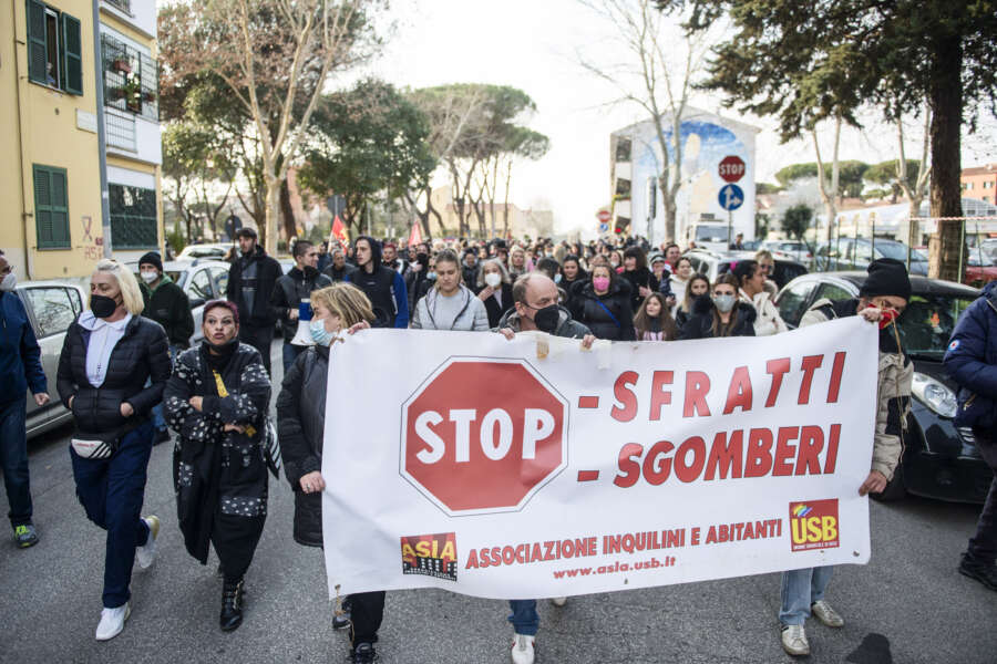 Sfratti a Napoli, in fumo il diritto alla casa: in un anno migliaia di famiglie in strada