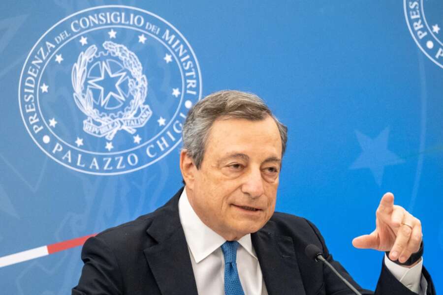 Che cosa farà Draghi, il colloquio con Mattarella al Quirinale: “Lascio definitivamente, mi dispiace”