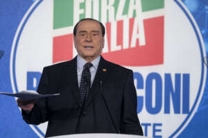 Berlusconi batte Renzi e Calenda e rilancia il garantismo con la legge Pecorella: Meloni e Salvini non possono dirgli di no