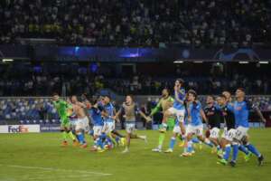 A Napoli il calcio e la Champions curano l’assenza della politica