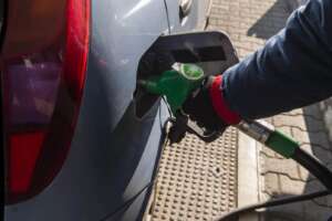 Perché il diesel costa più della benzina: il gasolio supera nella differenza di prezzo tra i carburanti