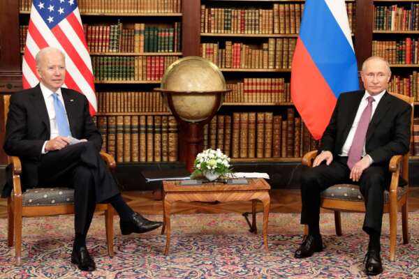 Il nuovo volto di Putin e l’unico nemico Usa: lo zar vuole mostrare i muscoli nel “cortile di casa” di Washington