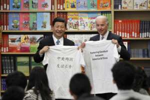 Xi tende la mano a Biden: “Lavoriamo insieme per la pace”