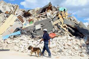 Terremoto L’Aquila, per i giudici la colpa è dei morti: dovevano dormire con gli occhi aperti, roba da matti